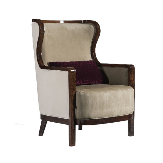 Elegant Armchair with Luxurious Upholstery and Timeless Design