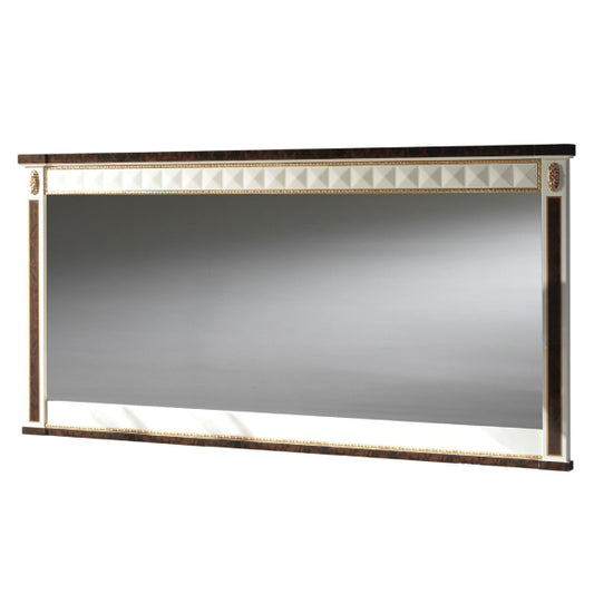 Elegant Wall Mirror: A Luxurious Touch for Any Interior